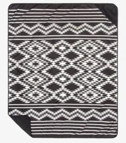 Slowtide Maze Quick-Dry Park Blanket- Black And White