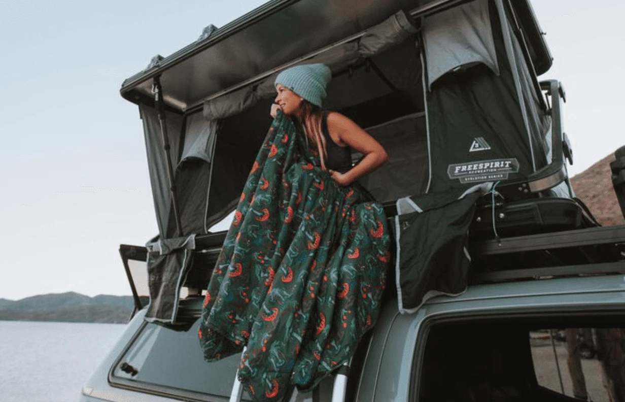 Thermarest Juno Lightweight Camp Blanket - Tide Pool - Image 5