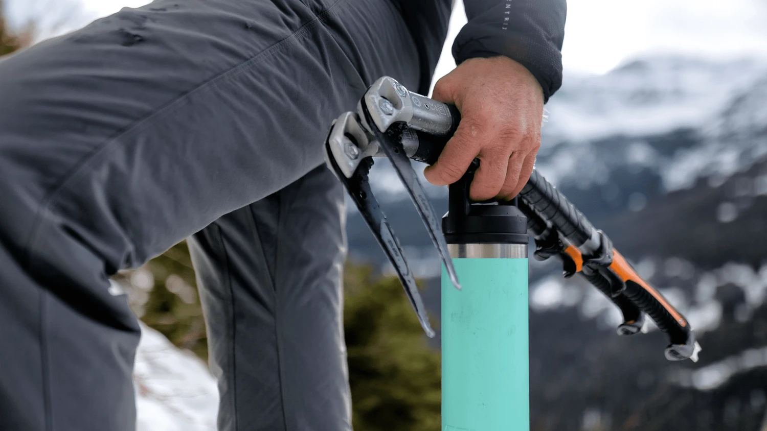 YETI Rambler 18 Oz / 532 Ml Bottle With Chug Cap - Seafoam - Image 4